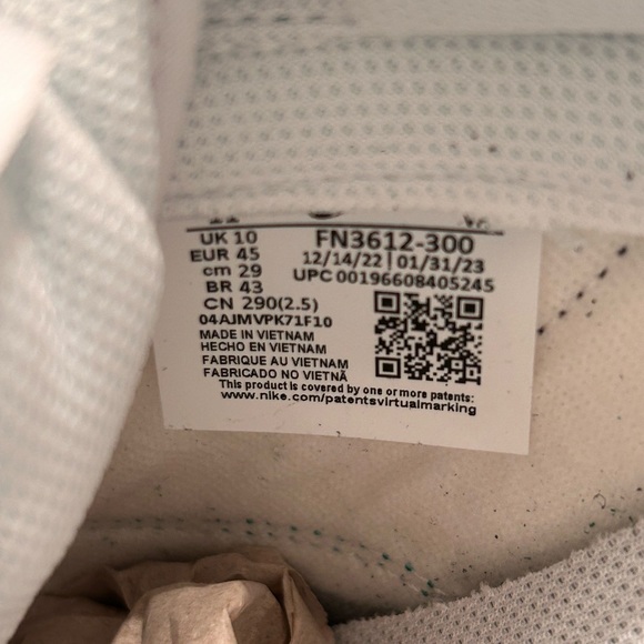 The Nike Dunk Low in 'Stadium Green' - Picture 6 of 8